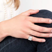 Load image into Gallery viewer, Connection Signet Ring
