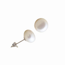 Load image into Gallery viewer, Pearl Earrings
